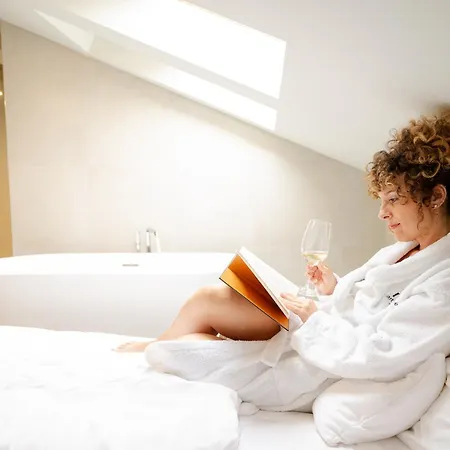 Bohem Borklub Nocleg ze śniadaniem 4*